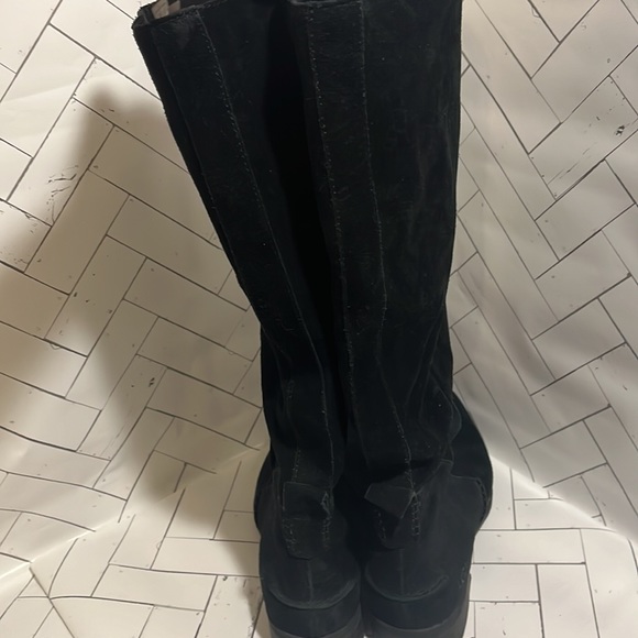 Black suede leather Ugg boots size 9 - Picture 3 of 4